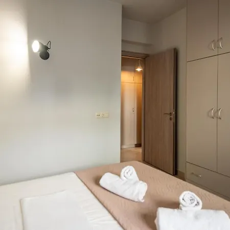 Venetian Veil Apartment *