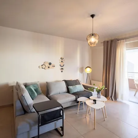 Venetian Veil Apartment *