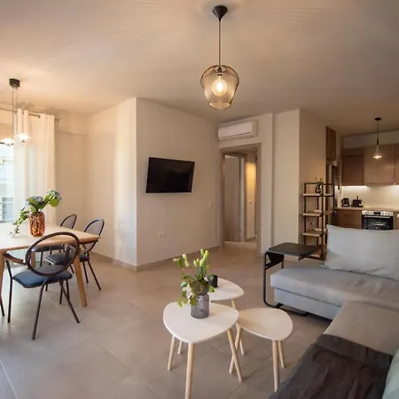 Venetian Veil Apartment *
